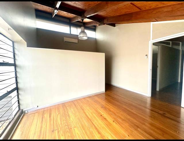 108M² BUSINESS CENTRE TO LET IN RANDHART